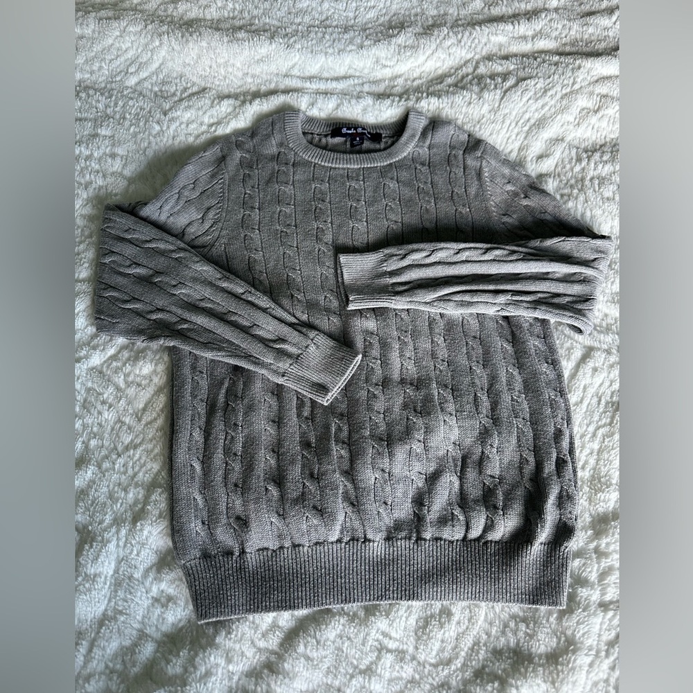 Brooks Brothers cable sweater. Boys size Small, gray